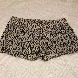 Lace pattern shorts
